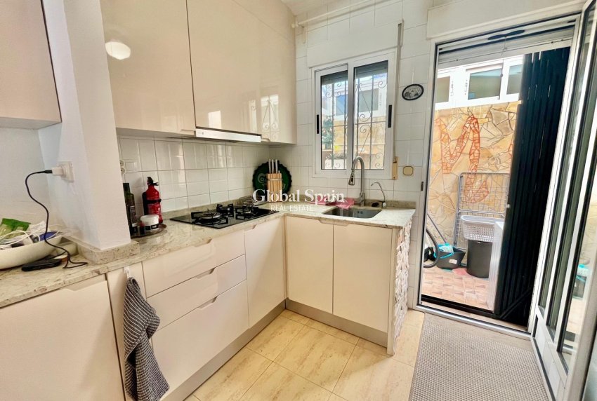 Wiederverkauf - VILLA -
ORIHUELA COSTA - Los Almendros-la Florida