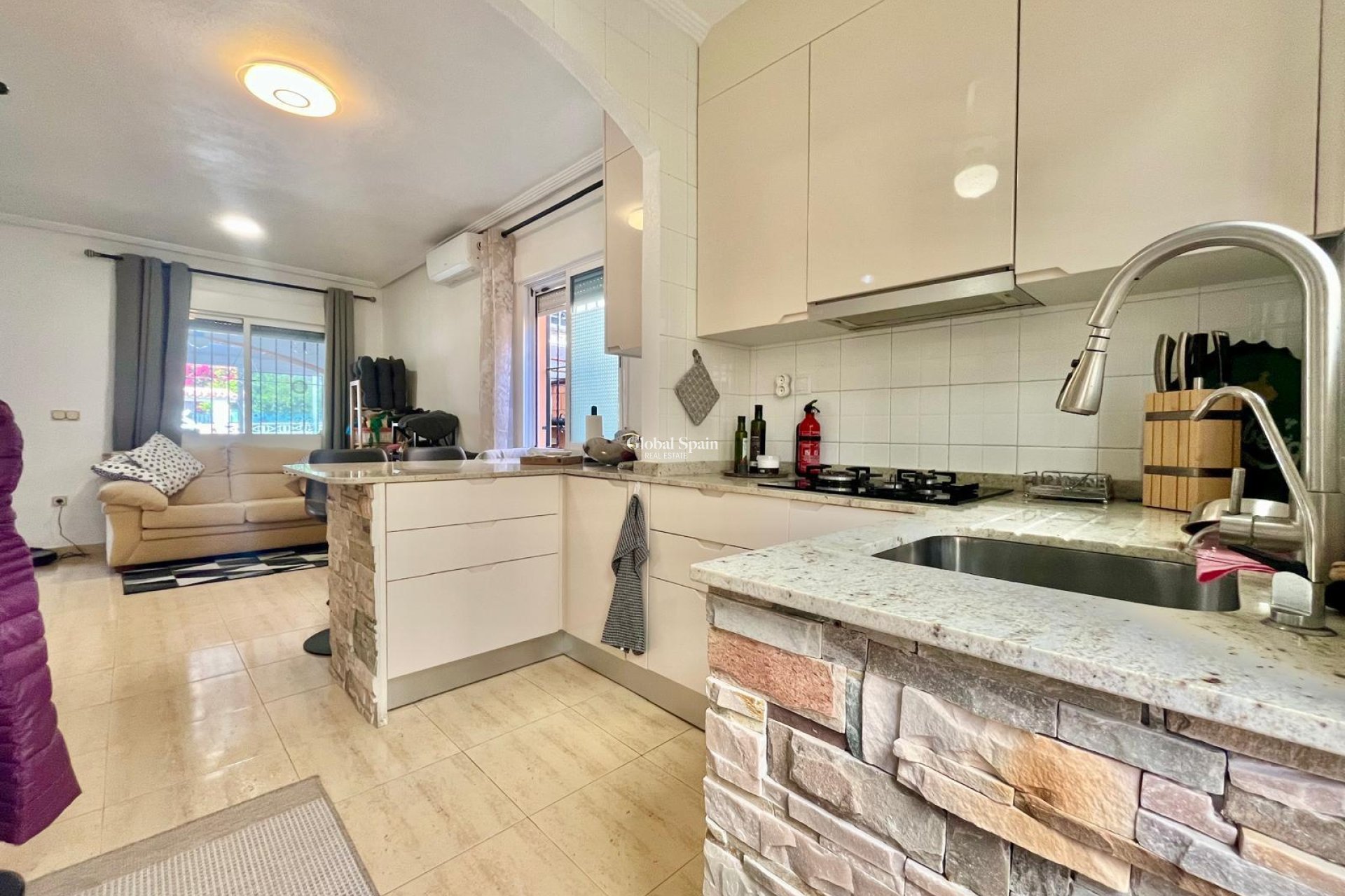 Wiederverkauf - VILLA -
ORIHUELA COSTA - Los Almendros-la Florida