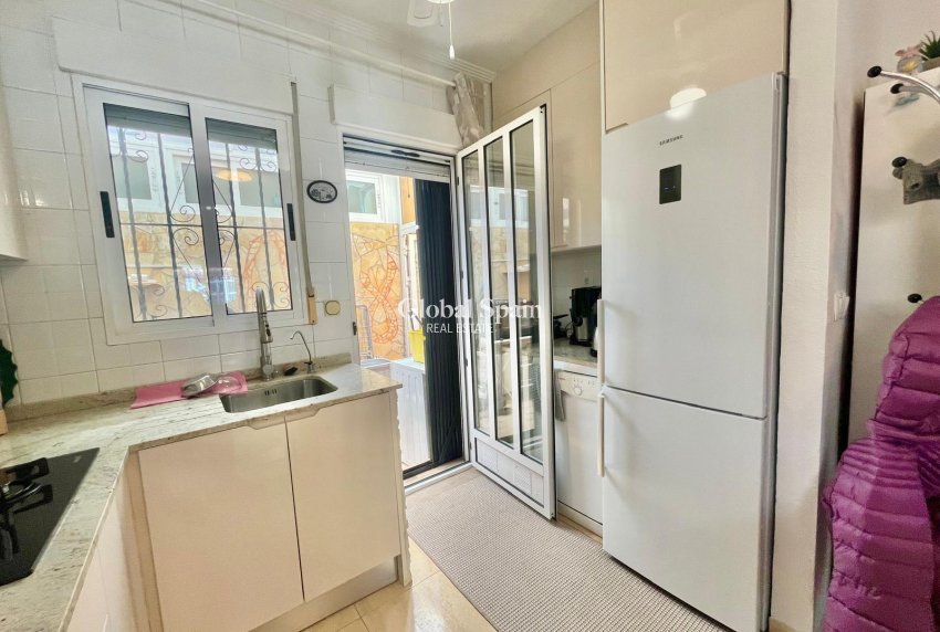 Wiederverkauf - VILLA -
ORIHUELA COSTA - Los Almendros-la Florida