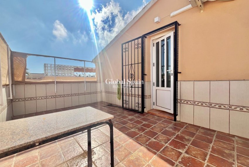 Wiederverkauf - VILLA -
ORIHUELA COSTA - Los Almendros-la Florida