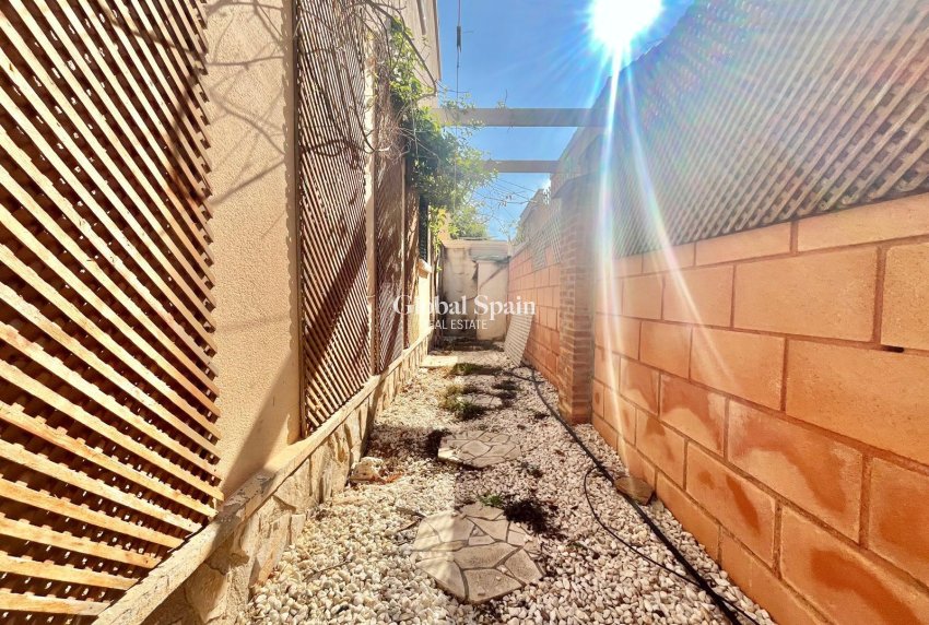 Wiederverkauf - VILLA -
ORIHUELA COSTA - Los Almendros-la Florida