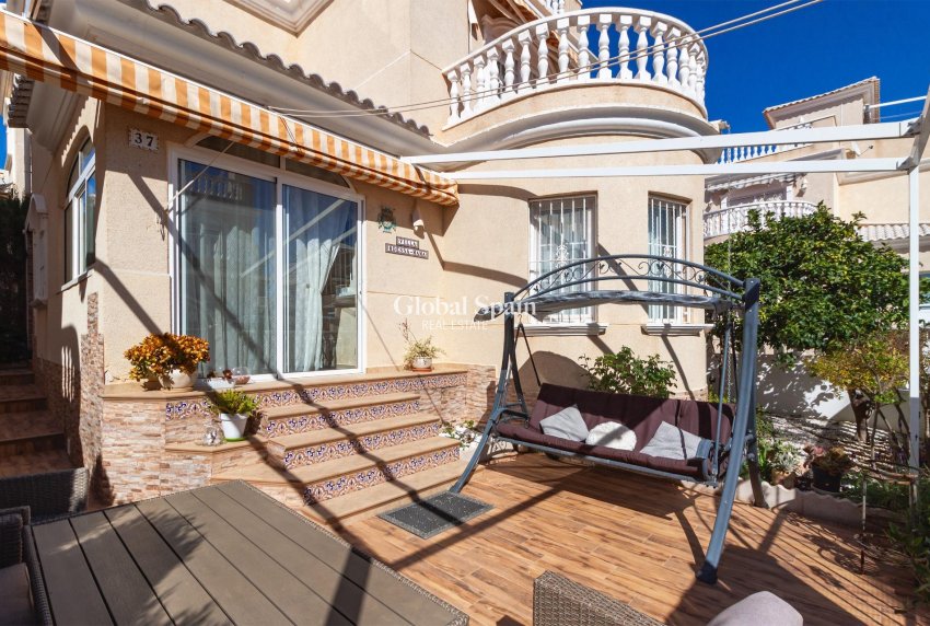 Wiederverkauf - VILLA -
ORIHUELA COSTA - Los Almendros-la Florida