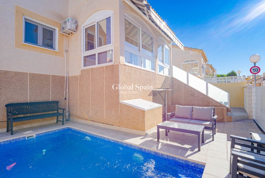 Wiederverkauf - Villa -
ORIHUELA COSTA - LOS BALCONES - LOS ALTOS