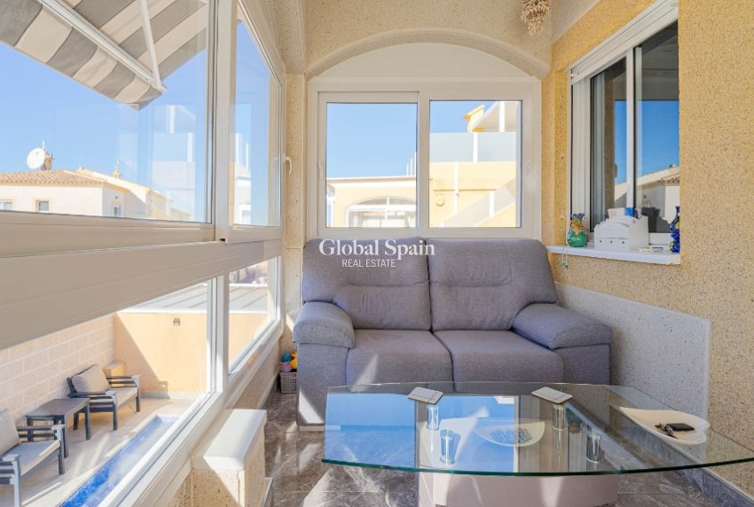 Wiederverkauf - Villa -
ORIHUELA COSTA - LOS BALCONES - LOS ALTOS