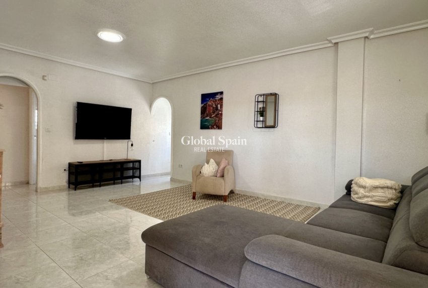 Wiederverkauf - VILLA -
ORIHUELA COSTA - LOS BALCONES - LOS ALTOS