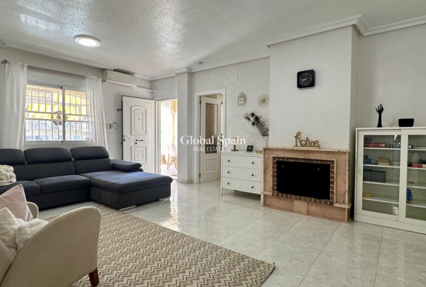 Wiederverkauf - VILLA -
ORIHUELA COSTA - LOS BALCONES - LOS ALTOS