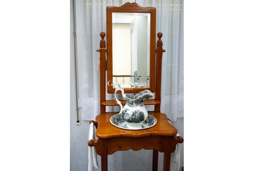 Wiederverkauf - VILLA -
ORIHUELA COSTA - MUY CERCA DE LA PLAYA