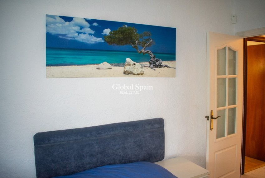 Wiederverkauf - VILLA -
ORIHUELA COSTA - MUY CERCA DE LA PLAYA