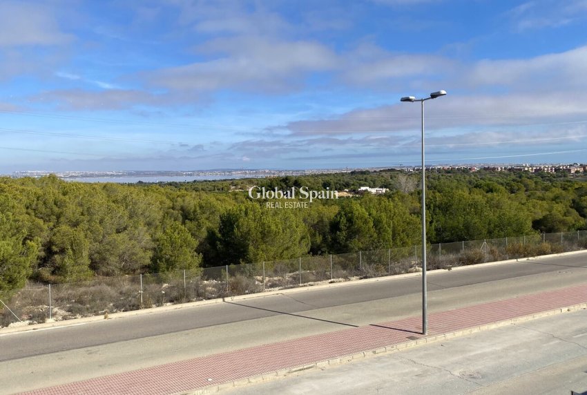 Wiederverkauf - VILLA -
ORIHUELA COSTA - Pau 26