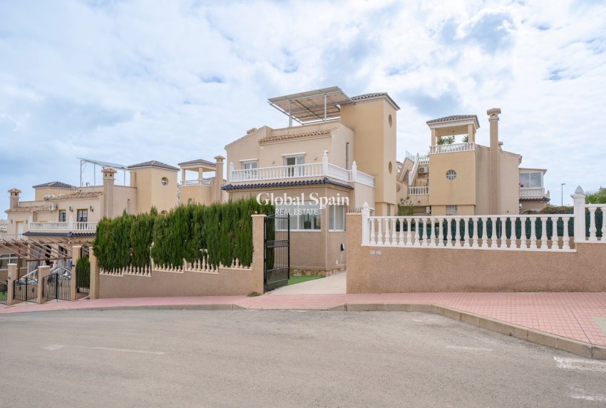 Wiederverkauf - VILLA -
ORIHUELA COSTA - Pau 26