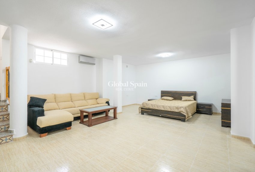 Wiederverkauf - VILLA -
ORIHUELA COSTA - Pau 26