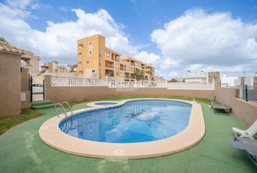 Wiederverkauf - VILLA -
ORIHUELA COSTA - Pau 26