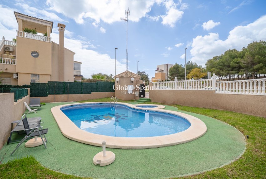 Wiederverkauf - VILLA -
ORIHUELA COSTA - Pau 26