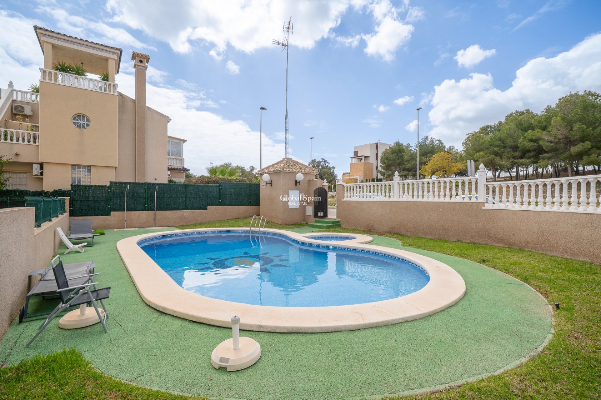 Wiederverkauf - VILLA -
ORIHUELA COSTA - Pau 26