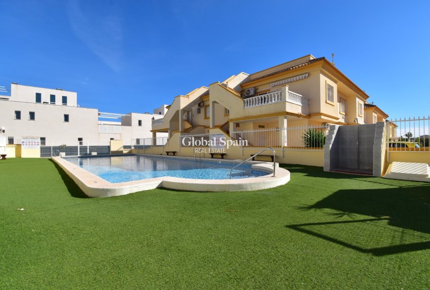Wiederverkauf - VILLA -
Orihuela Costa - Playa Flamenca
