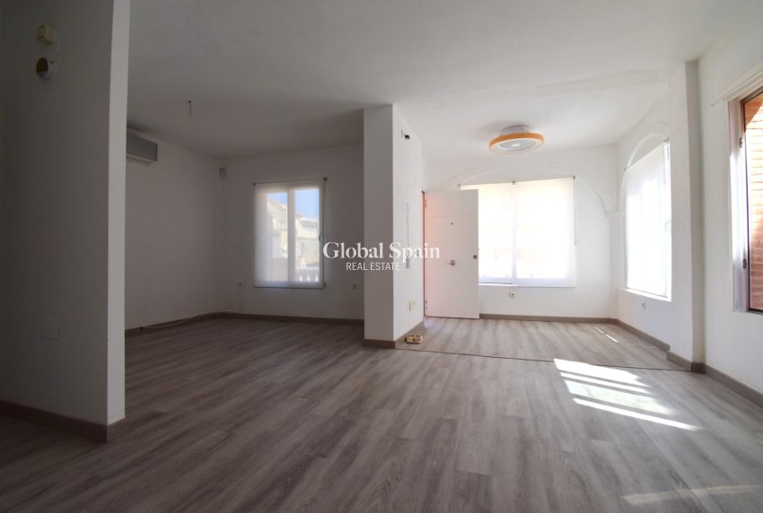 Wiederverkauf - VILLA -
Orihuela Costa - Playa Flamenca
