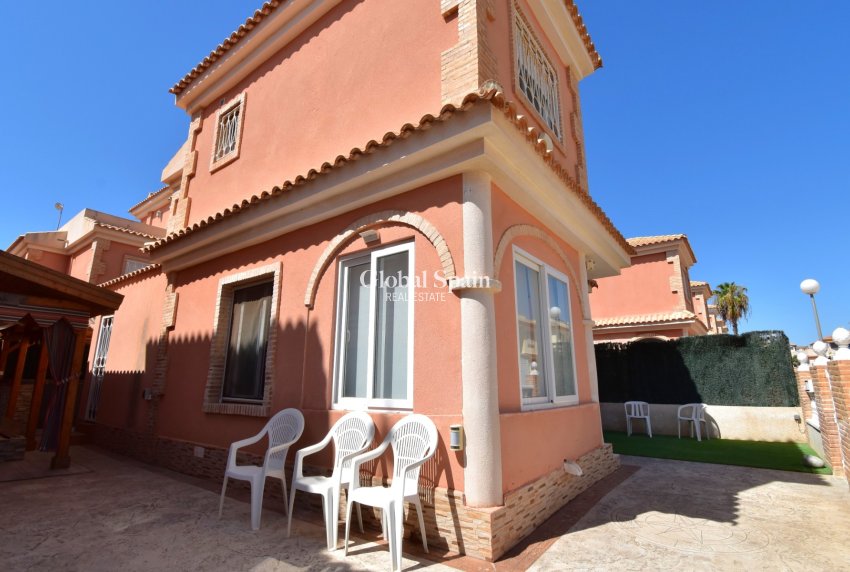 Wiederverkauf - VILLA -
ORIHUELA COSTA - Playa Flamenca