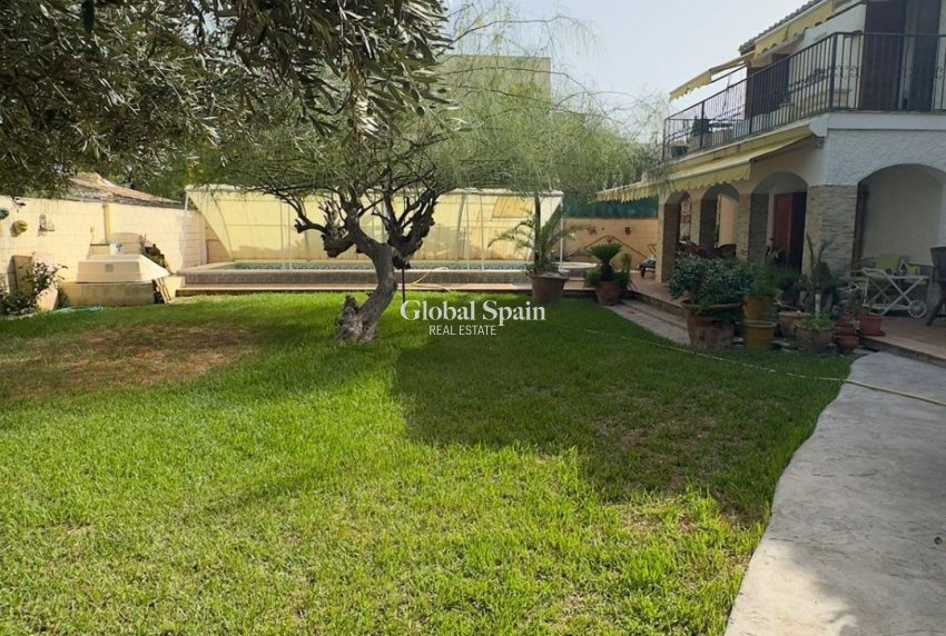 Wiederverkauf - VILLA -
ORIHUELA COSTA - Punta Prima