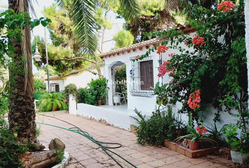 Wiederverkauf - VILLA -
ORIHUELA COSTA - Punta Prima