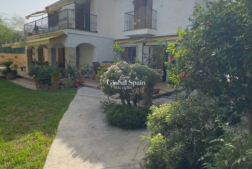 Wiederverkauf - VILLA -
ORIHUELA COSTA - Punta Prima