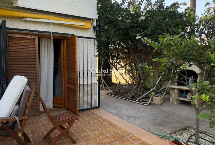 Wiederverkauf - VILLA -
ORIHUELA COSTA - Punta Prima