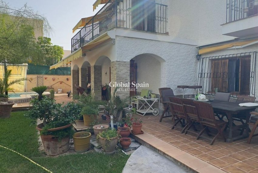 Wiederverkauf - VILLA -
ORIHUELA COSTA - Punta Prima
