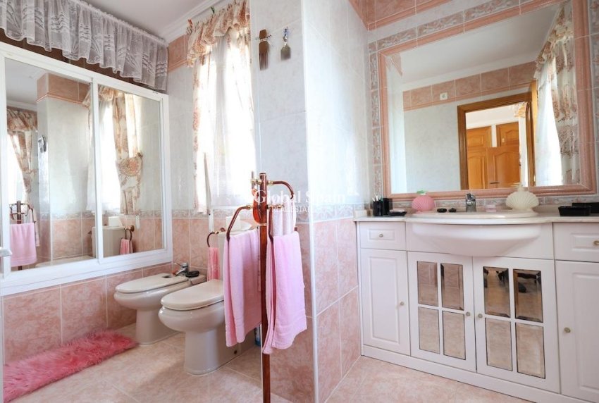 Wiederverkauf - Villa -
ORIHUELA COSTA - Villamartín-Las Filipinas