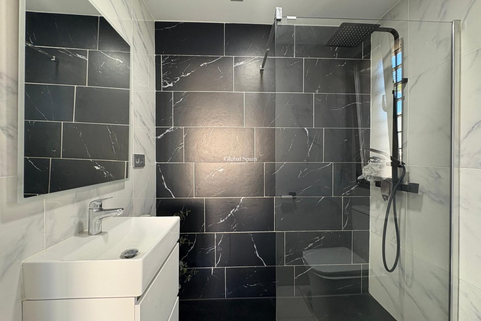 Wiederverkauf - Villa -
ORIHUELA COSTA - VILLAMARTÍN