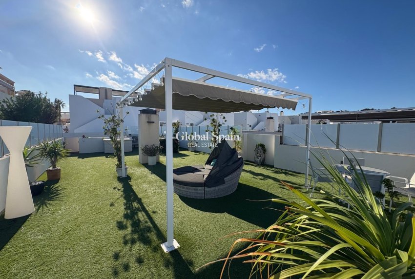 Wiederverkauf - Villa -
ORIHUELA COSTA - VILLAMARTÍN