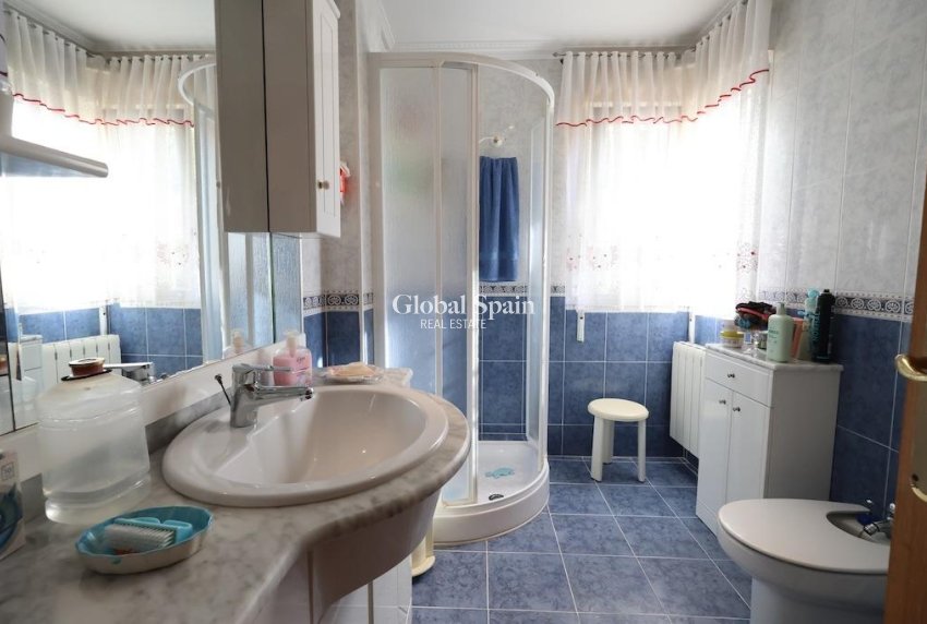 Wiederverkauf - Villa -
ORIHUELA COSTA - VILLAMARTÍN