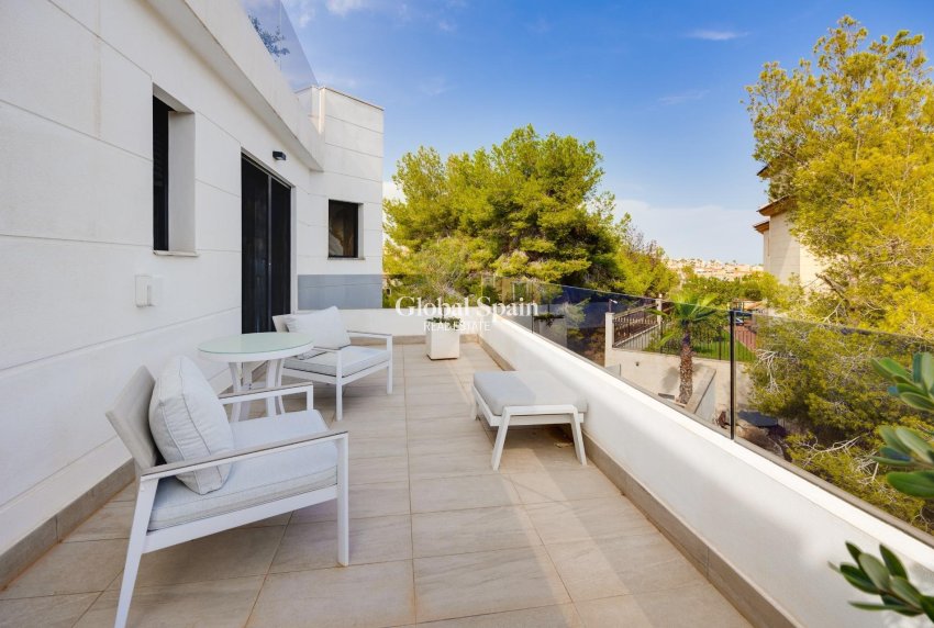 Wiederverkauf - Villa -
ORIHUELA COSTA - VILLAMARTÍN