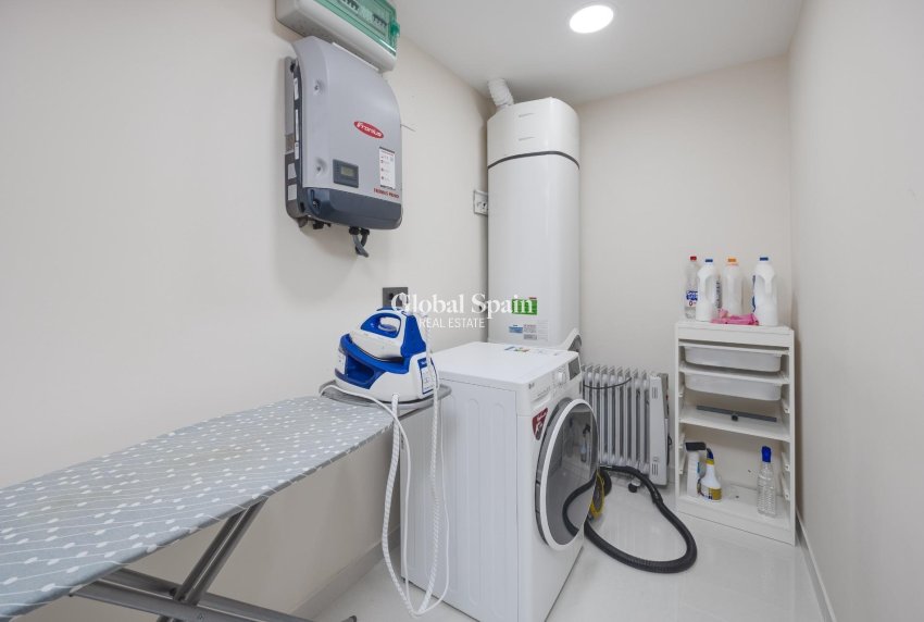 Wiederverkauf - Villa -
ORIHUELA COSTA - VILLAMARTÍN