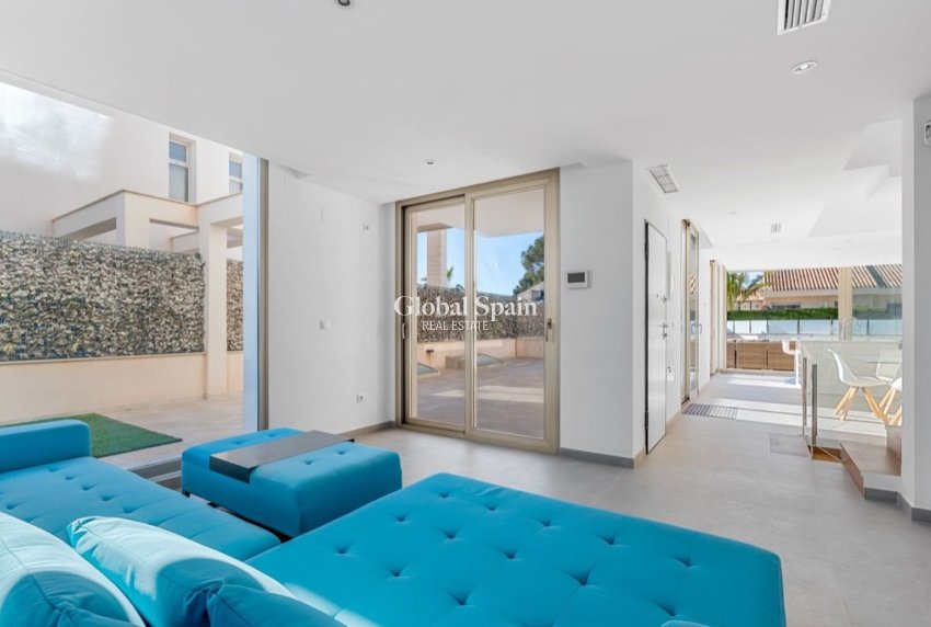 Wiederverkauf - Villa -
ORIHUELA COSTA - VILLAMARTÍN