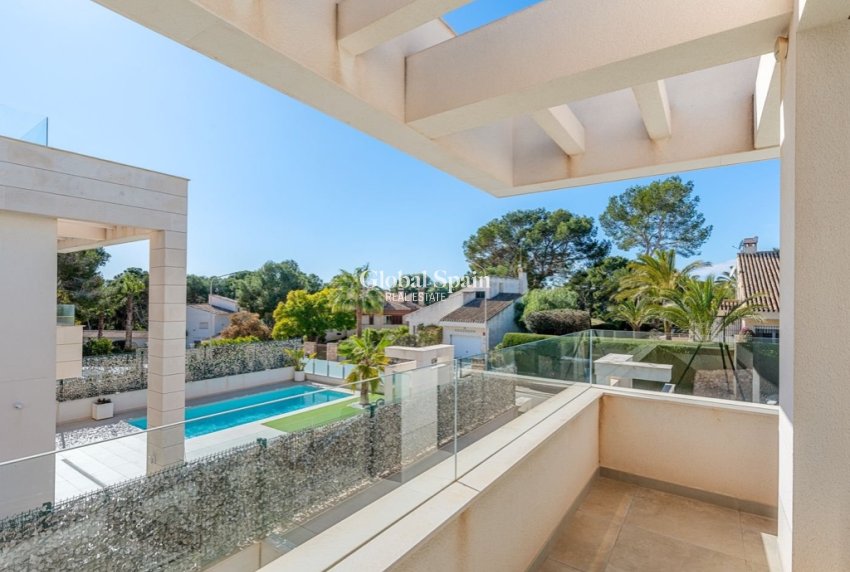 Wiederverkauf - Villa -
ORIHUELA COSTA - VILLAMARTÍN