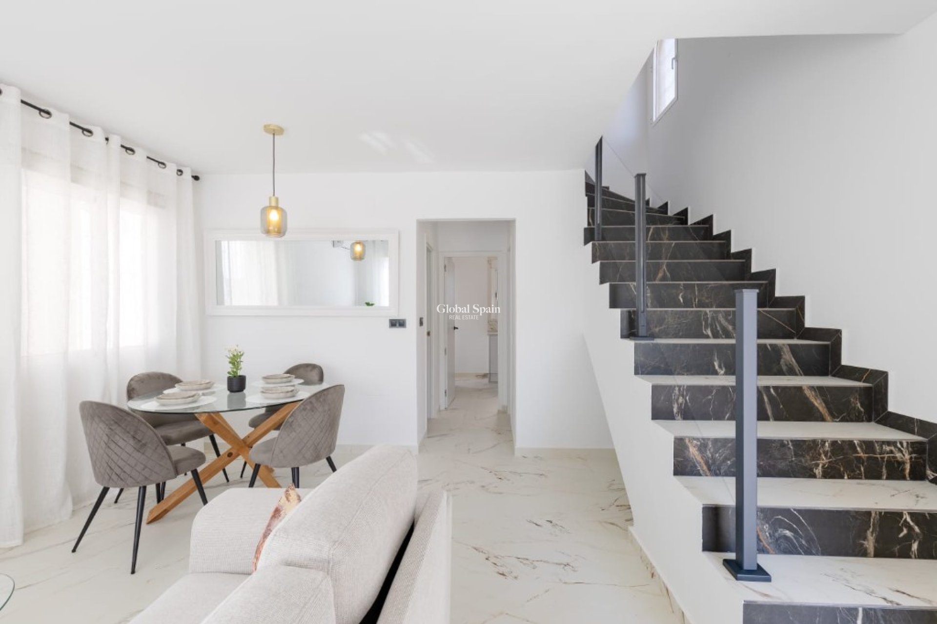 Wiederverkauf - Villa -
ORIHUELA COSTA - VILLAMARTÍN