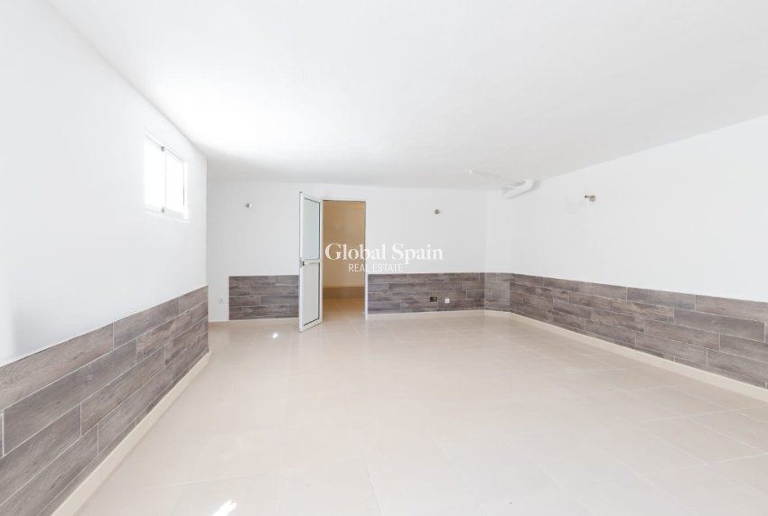 Wiederverkauf - Villa -
ORIHUELA COSTA - VILLAMARTÍN