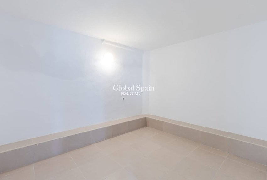 Wiederverkauf - Villa -
ORIHUELA COSTA - VILLAMARTÍN