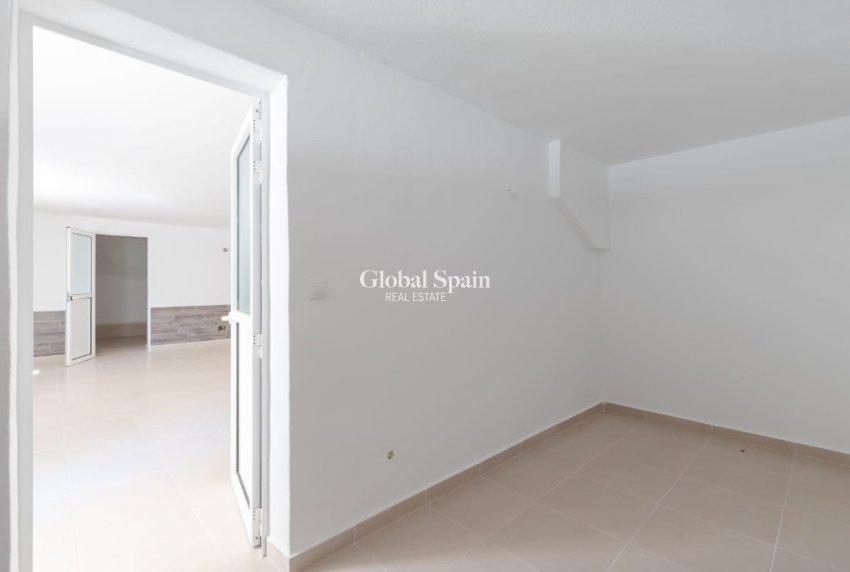 Wiederverkauf - Villa -
ORIHUELA COSTA - VILLAMARTÍN