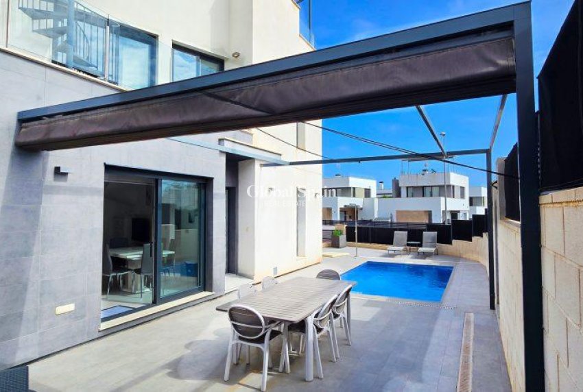 Wiederverkauf - Villa -
ORIHUELA COSTA - VILLAMARTÍN