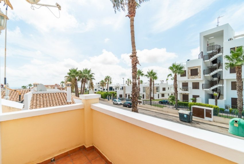 Wiederverkauf - Villa -
ORIHUELA COSTA - VILLAMARTÍN