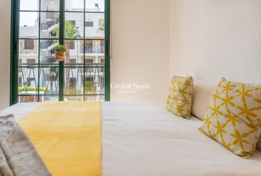 Wiederverkauf - Villa -
ORIHUELA COSTA - VILLAMARTÍN