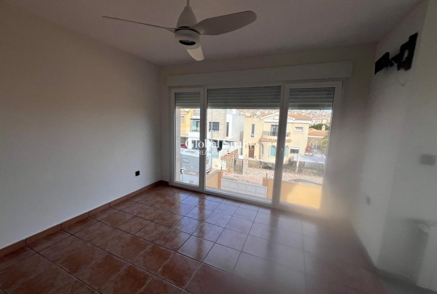 Wiederverkauf - VILLA -
ORIHUELA COSTA - VILLAMARTÍN