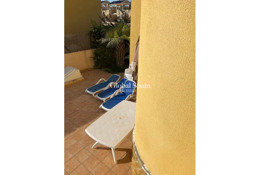 Wiederverkauf - VILLA -
ORIHUELA COSTA - VILLAMARTÍN