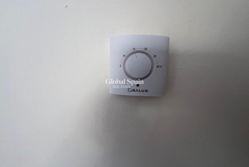 Wiederverkauf - VILLA -
ORIHUELA COSTA - VILLAMARTÍN