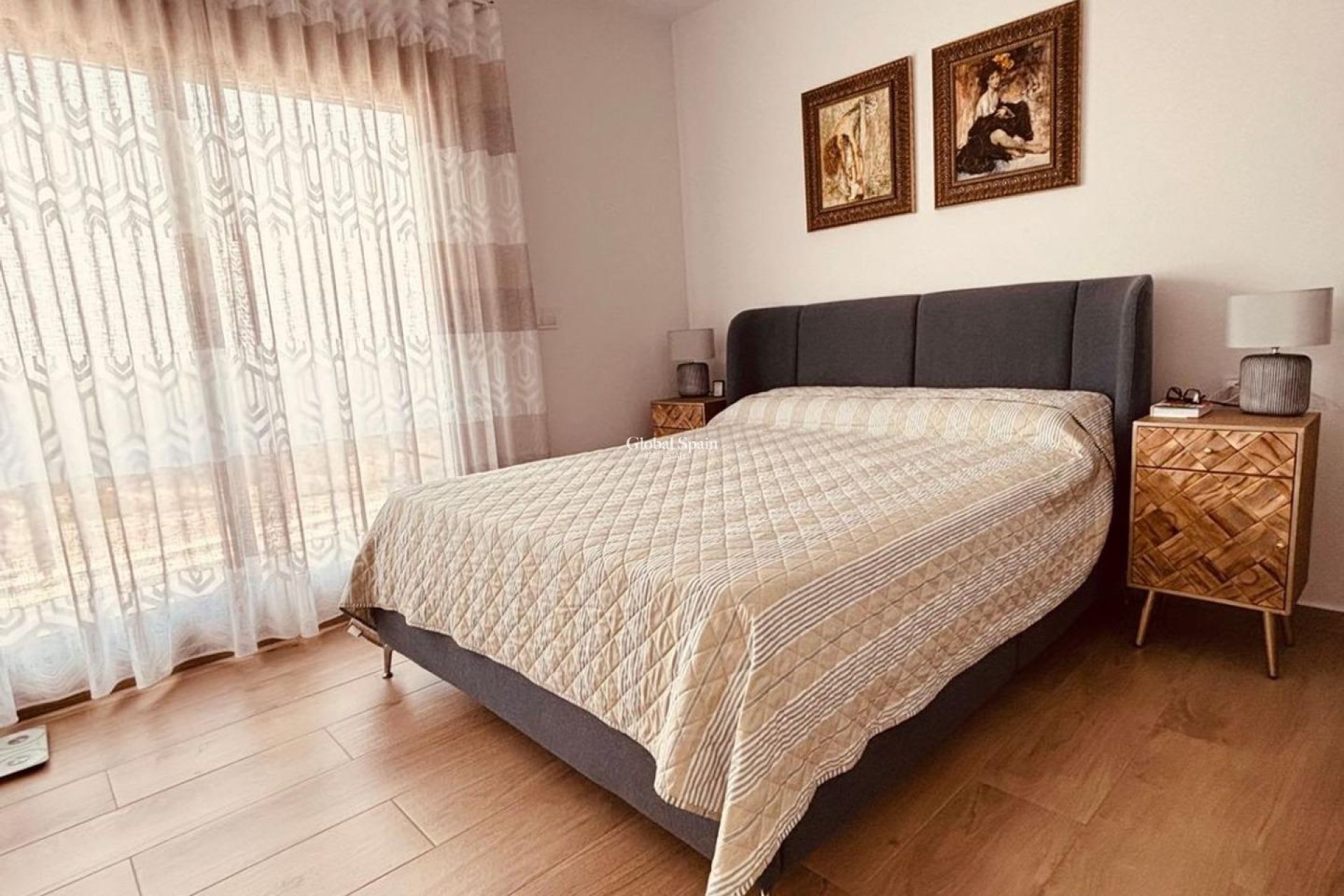 Wiederverkauf - VILLA -
ORIHUELA COSTA - VILLAMARTÍN