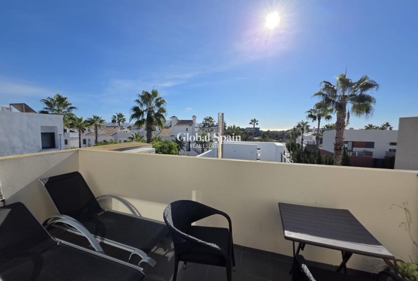 Wiederverkauf - VILLA -
ORIHUELA COSTA - VILLAMARTÍN