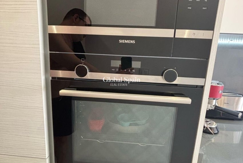 Wiederverkauf - VILLA -
ORIHUELA COSTA - VILLAMARTÍN