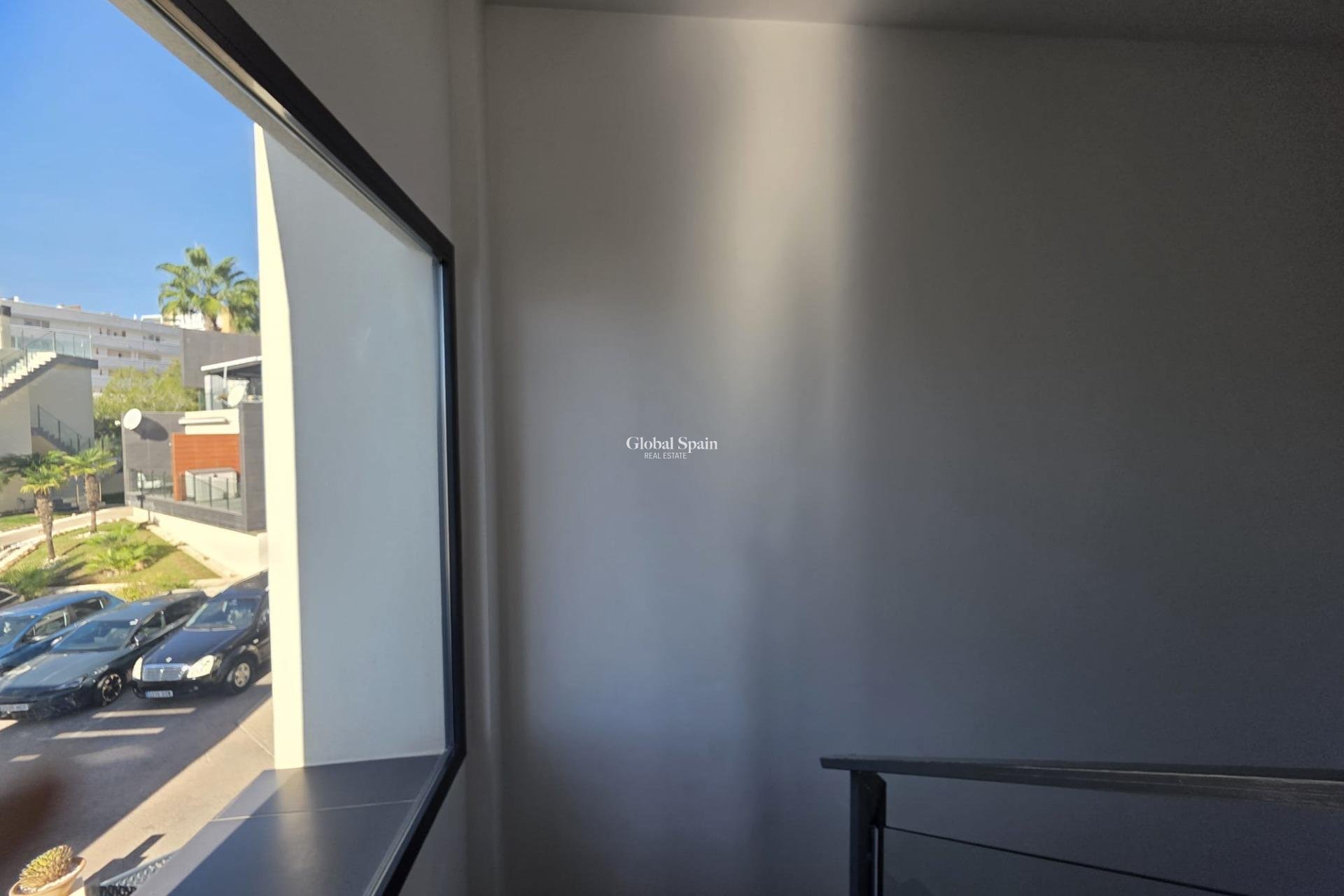 Wiederverkauf - VILLA -
ORIHUELA COSTA - VILLAMARTÍN