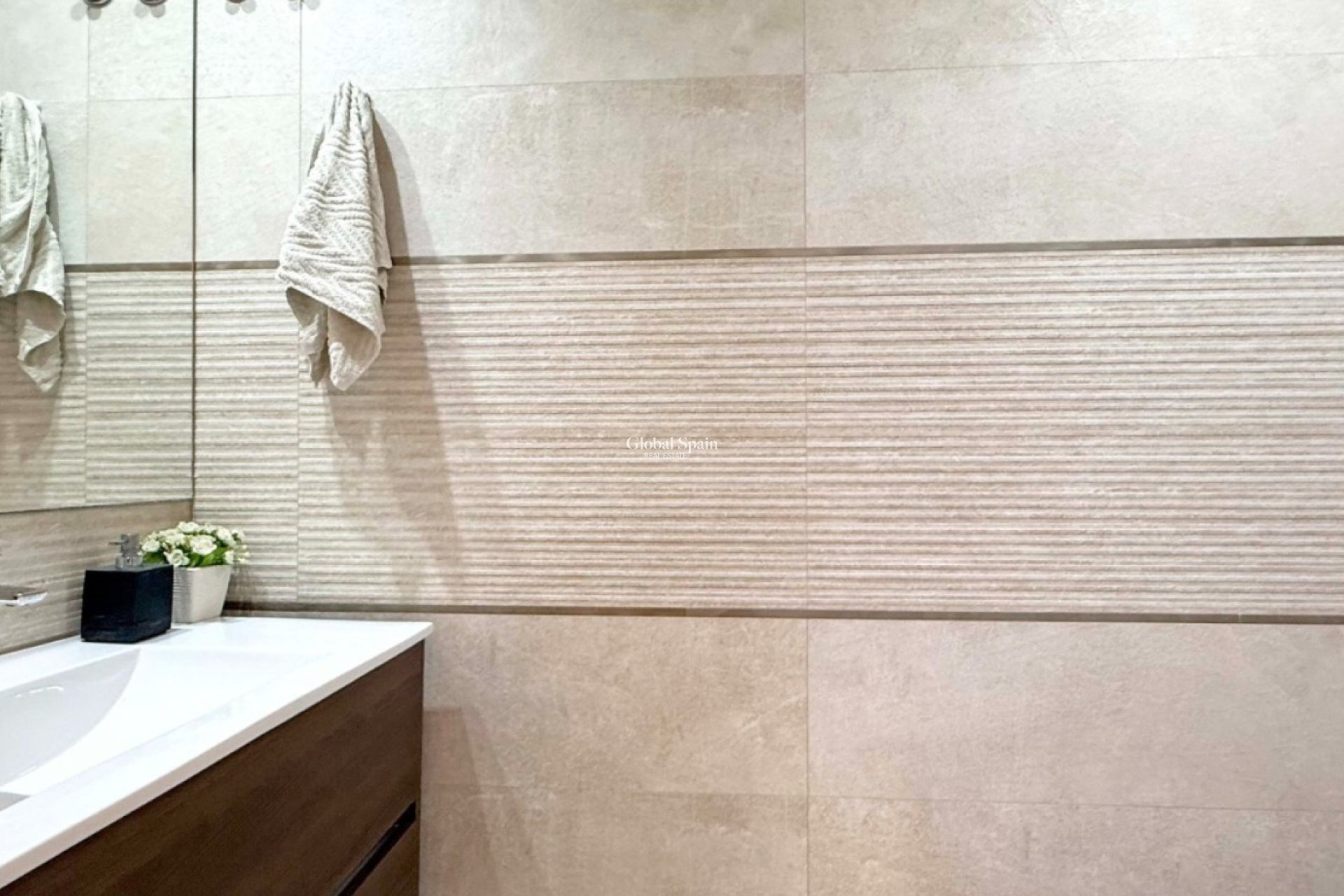 Wiederverkauf - VILLA -
ORIHUELA COSTA - VILLAMARTÍN