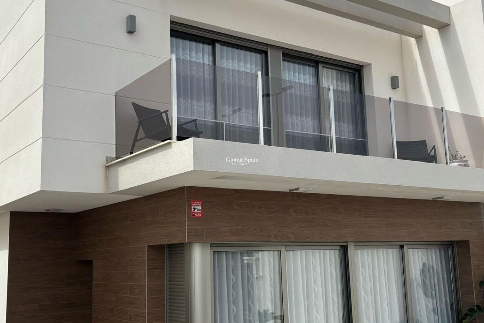 Wiederverkauf - VILLA -
ORIHUELA COSTA - VILLAMARTÍN